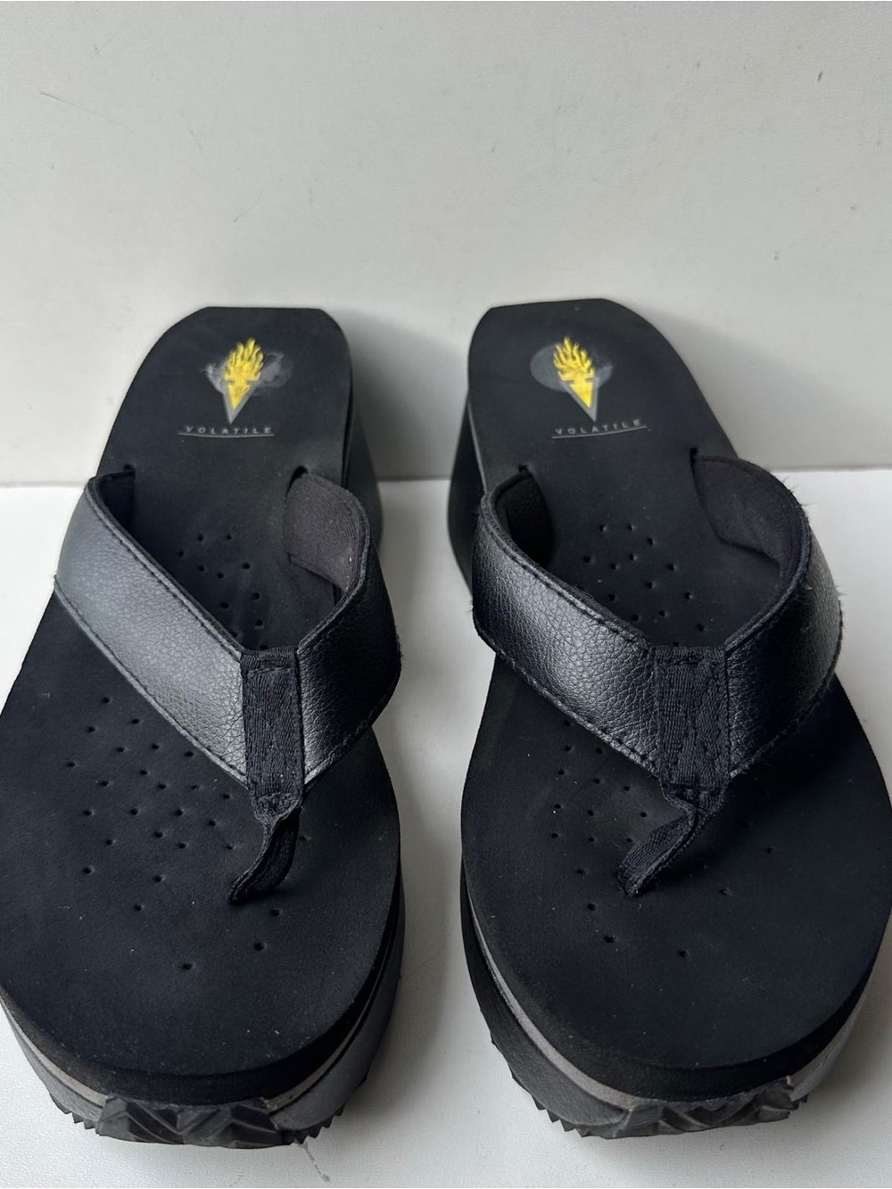Volatile Women’s Black Platform Wedge Flip Flop Sandals Size 9 Comfort Shoes